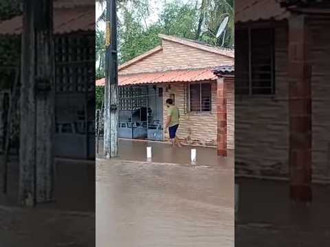 a 40 anos que não chovia tão forte em camutanga PE e entrar água nas casas de moradores