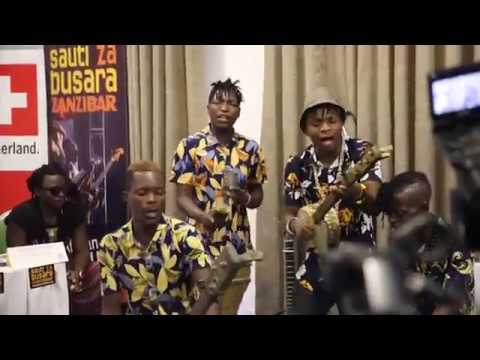 WAMWIDUKA BAND WALIFUNGUA TAMASHA LA SAUTI ZA BUSARA MBELE YA VYOMBO VYA HABARI.