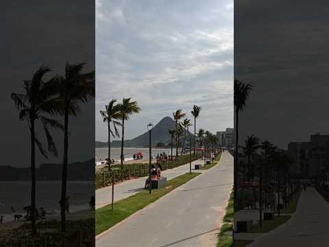 Piúma,  Espírito santo, cidade das conchas, ao fundo o Monte Aghá.