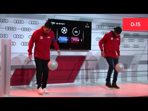 Messi vs Neymar juggling the ball / www.weloba.com