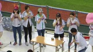 preview picture of video 'Beer sculling competition at the Korean Baseball'