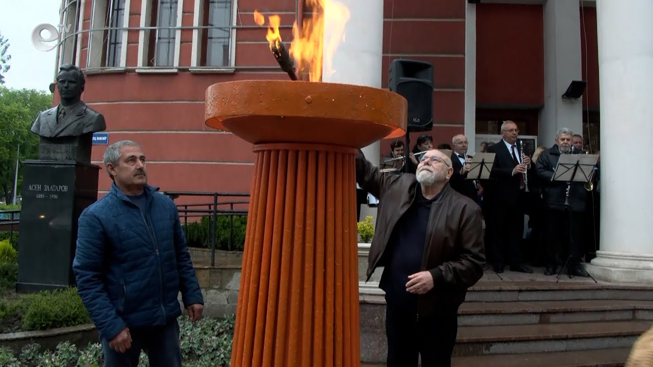 Акад. Владимир Зарев запали огъня на литературните дни "Южна пролет"