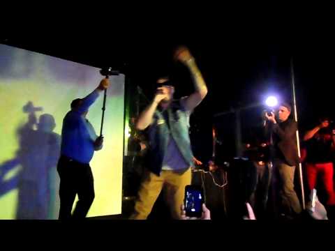 Hola beba farruko /nena fichu live