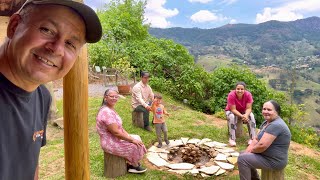 Frango caipira no fogão a lenha e um bolo assado na moda antiga no chalé da Amanda Serra Mantiqueira