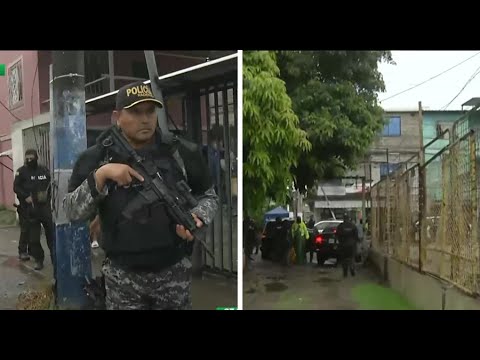 Policía recupera calles tomadas por narco en Durán y Guayaquil: retiran rejas ilegales