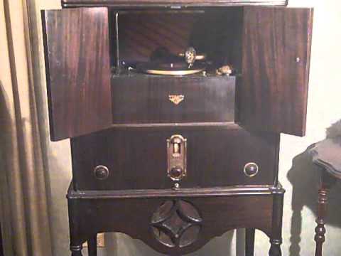 HOTEL ASTOR FRED RICH - I CAN'T GET OVER A GIRL LIKE YOU - ROARING 20'S VICTROLA