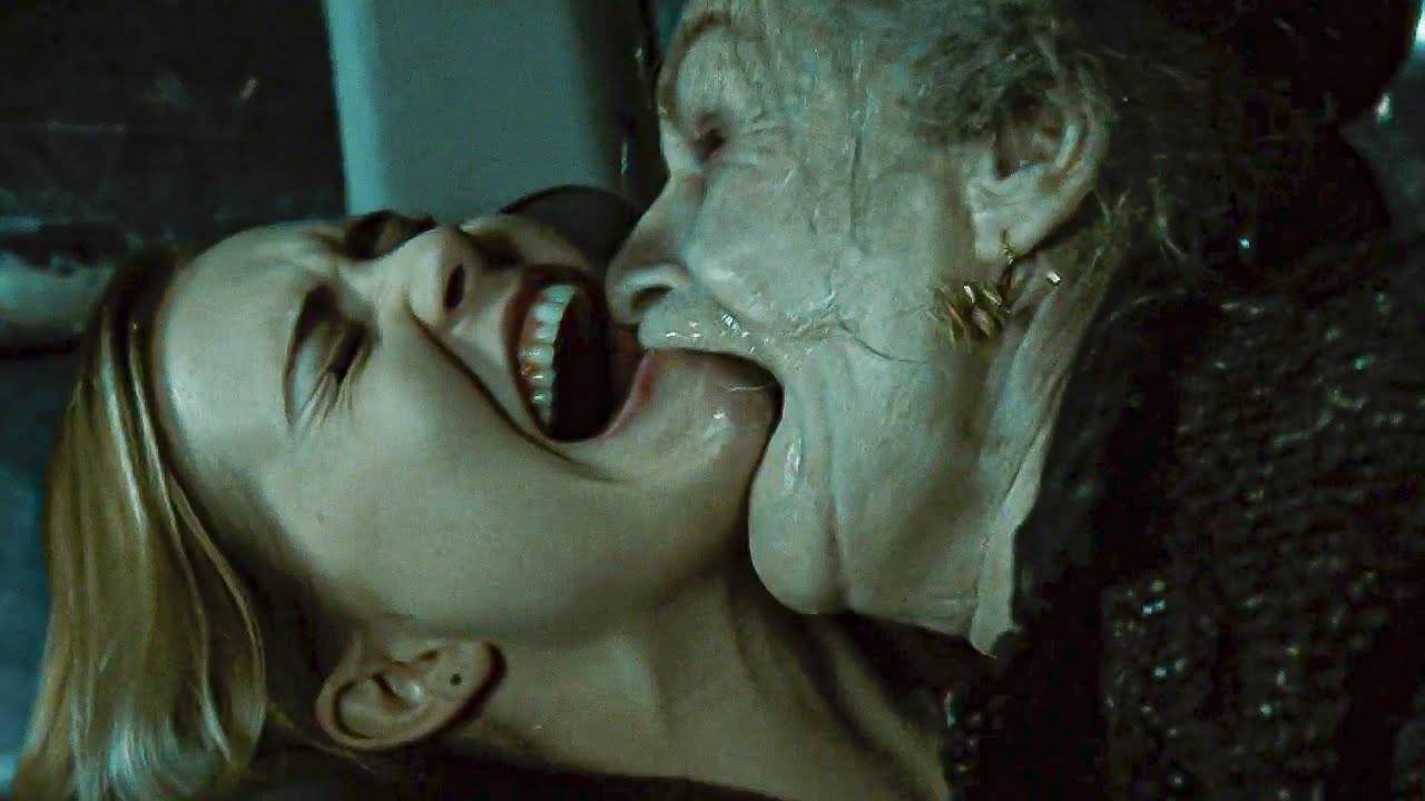 DEPOIS DE SER HUMILHADA UMA CIGANA AMALDIÇOA UMA BANCARIA DE UMA FORMA MUITO BIZARRA!