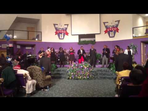 A.C. Braswell and Ordained Worshippers singing You Reign by William Murphy