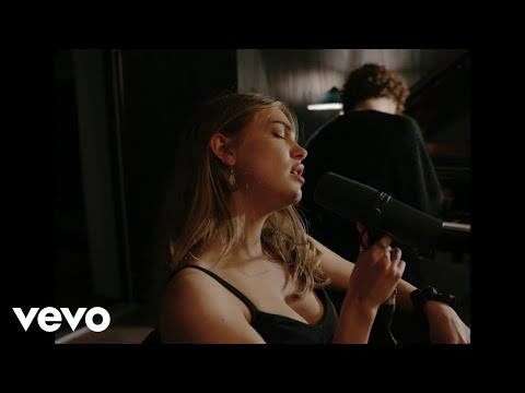 TS Graye - Someone Else (Live Session)