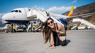 LANDING AT THE WORLD'S MOST DANGEROUS AIRPORT (from the cockpit) - YouTube