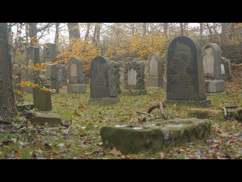 Hærværk mod jødisk begravelsesplads i Randers: Overmalede og væltede gravsten