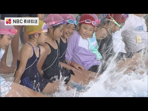  2023 年のスイミングプールのトレンドに合わせたガーデンファニチャー: 最適な快適さを生み出すための最良のアイデア  庭園