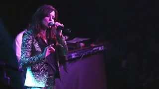 Martina McBride - A Broken Wing, Live