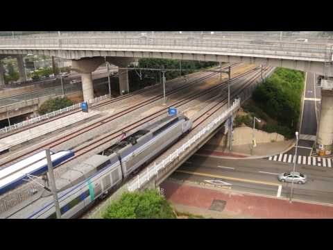 Trem AREX e trem Korail KTX em Geomam