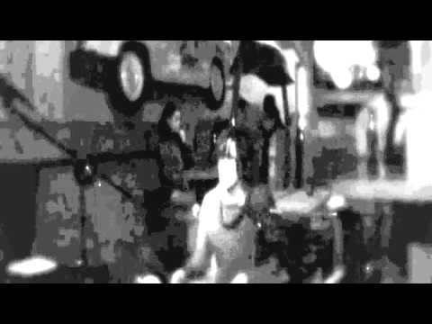 FUNUNCAN no Garaxe - Flores na cabeza + Oso polar`