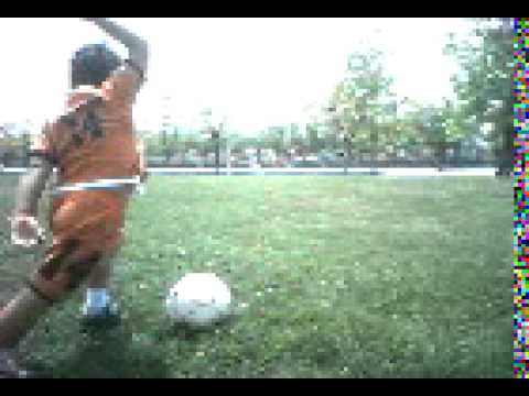 El crack  del futbol de hortaleza con tres años.