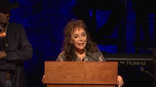 Loretta Lynn returns to stage following stroke