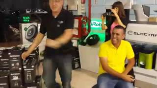 Я -Танцующий "миллионер" - Первый ))) 2014. Аж самого улыбнуло ))) dancing millionaire