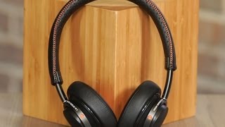 Video thumbnail for Philips Fidelio M1 headphones: Comfy and clear sounding by CNET