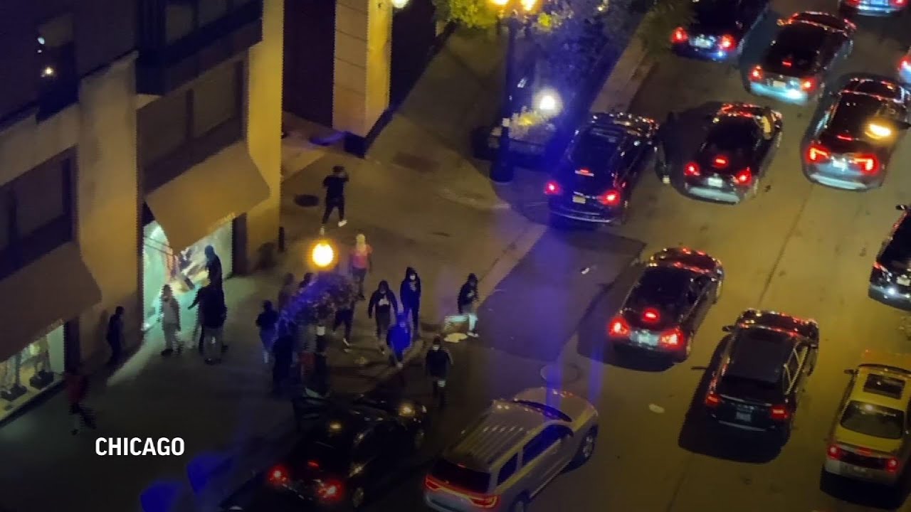 Hundreds Ransack Downtown Chicago Businesses After Shooting