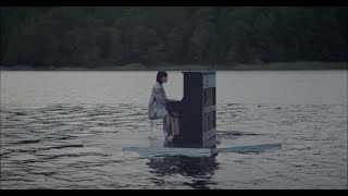 Musik-Video-Miniaturansicht zu Piano In The Sky Songtext von Winona Oak