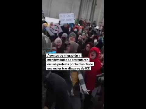 ICE: Manifestantes y agentes se enfrentan en PROTESTA en MINNEAPOLIS #shorts