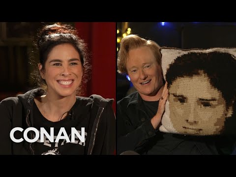 サラ・シルバーマンのラルゴ枕に隠されたストーリー - CONAN on TBS (The Story Behind Sarah Silverman’s Largo Pillow - CONAN on TBS)