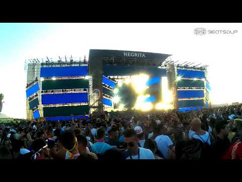 Nic Fanciulli en Medusa Festival poniendo "Stranger to Stability" de Dustin Zahn