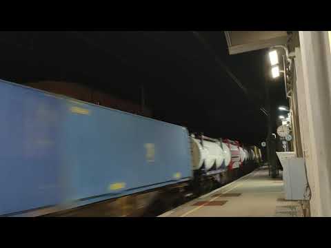 E484.015 SBB in transito serale a Cantù Cermenate