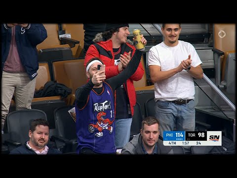 Kyle Lowry gets a standing ovation as he takes the court vs Raptors