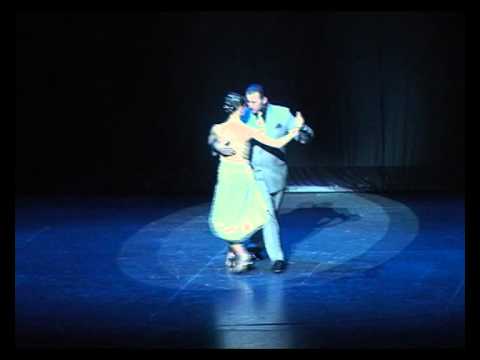  Lorena Ermocida  and  Jesus Velazquez  are  dancing  to  the  tango  "  Café Domínguez  "