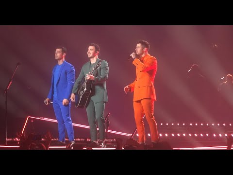 download lagu mp3 mp4 Jonas Brothers United Center, download lagu Jonas Brothers United Center gratis, unduh video klip Jonas Brothers United Center