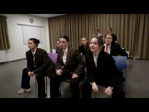 Jonge vrouwen maken samen voorstelling over feminisme voor Nationale Vrouwendag