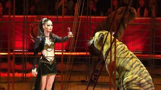 A última apresentação de Marlena Vasquez: Devorada por seu tigre no palc