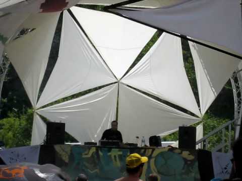 DJ Slater (Tribal Vision Records) @ Paradise festival, Austria, 3.7.2010, Part 2.AVI