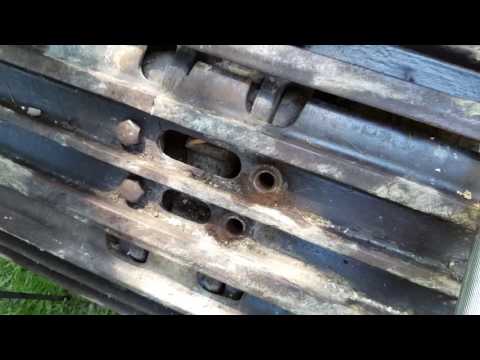 Komatsu excavator pc200lc-3 (blooper tool fail - track bolts...