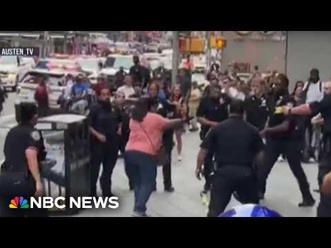 Suspect and female victim dead after Times Square stabbing spree