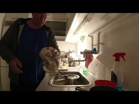 MongoTV_3856 - Laver Oksebouillonsuppe og Snakker Om YouTuber MarckozHD