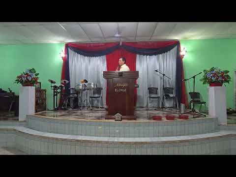 Pastor Emilio predicando en Iglesia Amigos el chile gualan zacapa