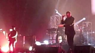 Elbow play &quot;Scattered Black And Whites&quot; at Wembley Arena, London, on Saturday March 14th 2009.