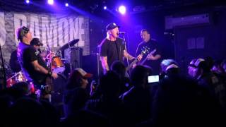 CJ Ramone - Cluster Fuck (Bluzz Live - Uruguay)