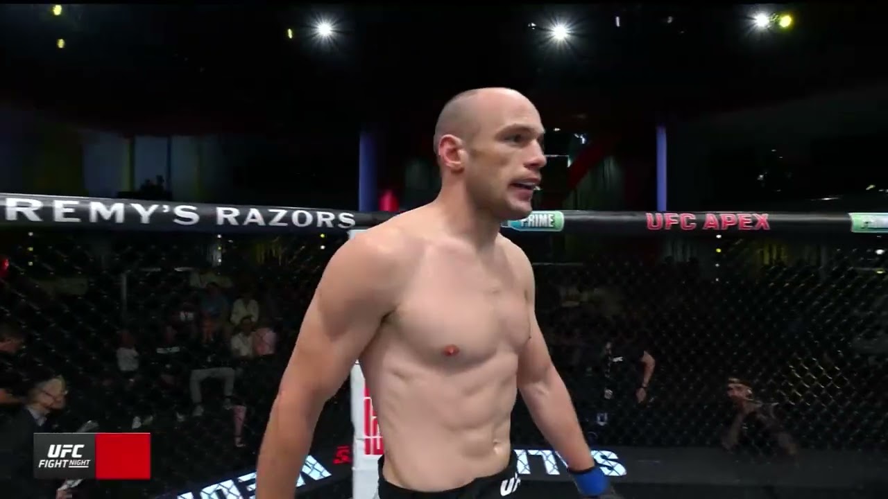 UFC |  Medić termina con ground and pound a Salikhov en el primer asalto