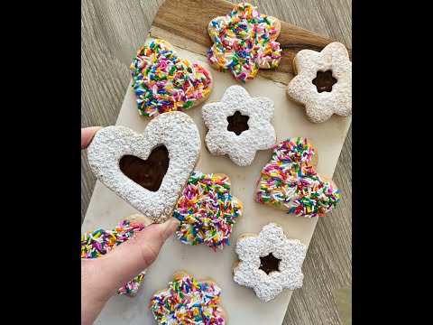 Biscuits Linzer aux confettis arc-en-ciel