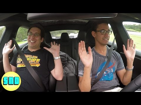 テスラのモデルSのオートパイロットがすごい！？ (Tesla's Model S Autopilot is Amazing!)