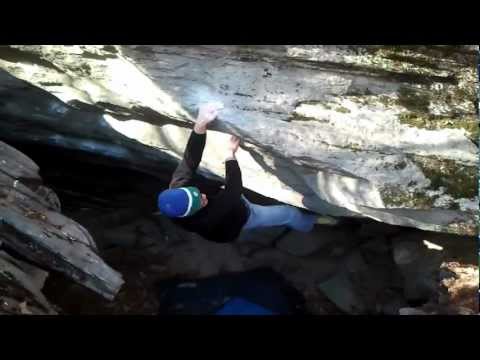 Luca chiude la grotta (dx)  Monte (VB)