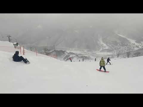 2023/2/2 苗場スキー場。大斜面を一気に滑って一番下まで行ってみました。