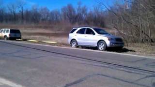 preview picture of video 'Jeep Cherokee Being Pulled Out KIA Sorento'