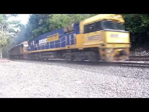 Pacific National 5PM5 crosses TS 24 & TS 10 at Mt Lofty 11/3/18