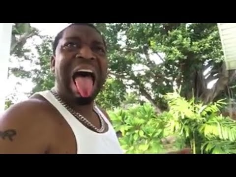 Majah Hype - MITZY gonna get her couchie eat as she reach Florida. 😂😂😂😂