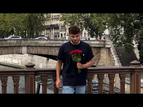 I OFFER A ROSE TO STRANGERS IN THE STREET !